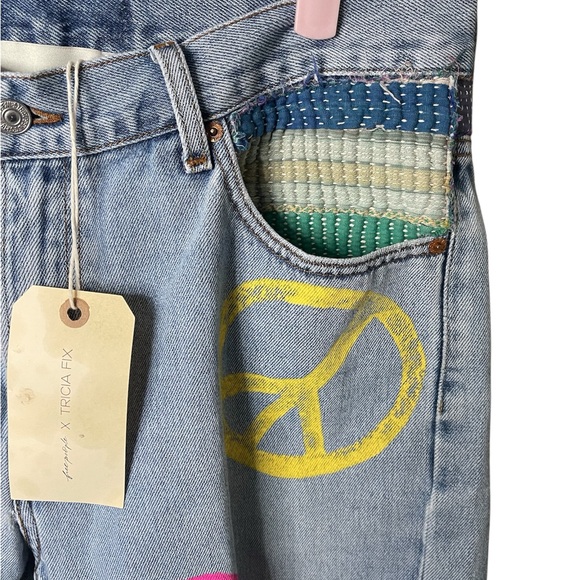 Tricia Fix Peace Shorts - Picture 2 of 4